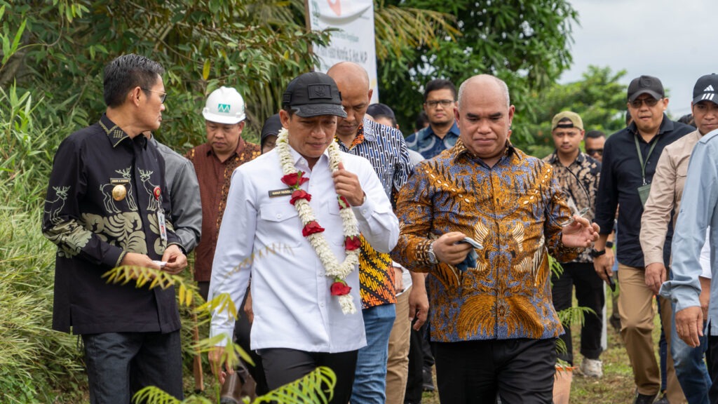 Developing a Greenhouse Gas Emission Reduction Roadmap for Indonesia:  Minister of Environment Hanif Faisol Visits PT Musim Mas